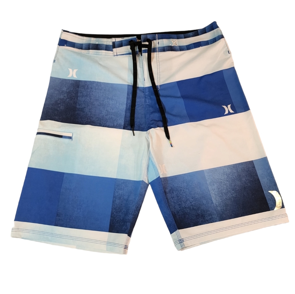 Hurley Men's Excellent Condition Board shorts size 30 Blue & White